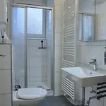 Japandi Stil Nahe Dus,bahn Fuer Business Und Familien * Kaarst