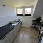Japandi Stil Nahe Dus,bahn Fuer Business Und Familien *