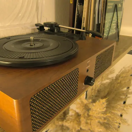 Japandi Stil Nahe Dus,bahn Fuer Business Und Familien