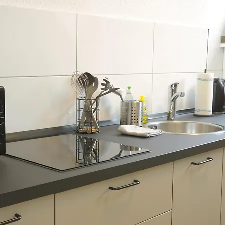 Japandi Stil Nahe Dus,bahn Fuer Business Und Familien Apartamento