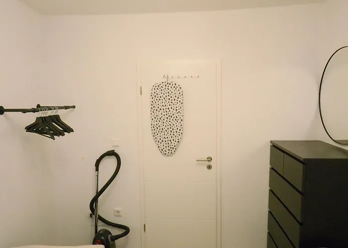 Japandi Stil Nahe Dus,bahn Fuer Business Und Familien *