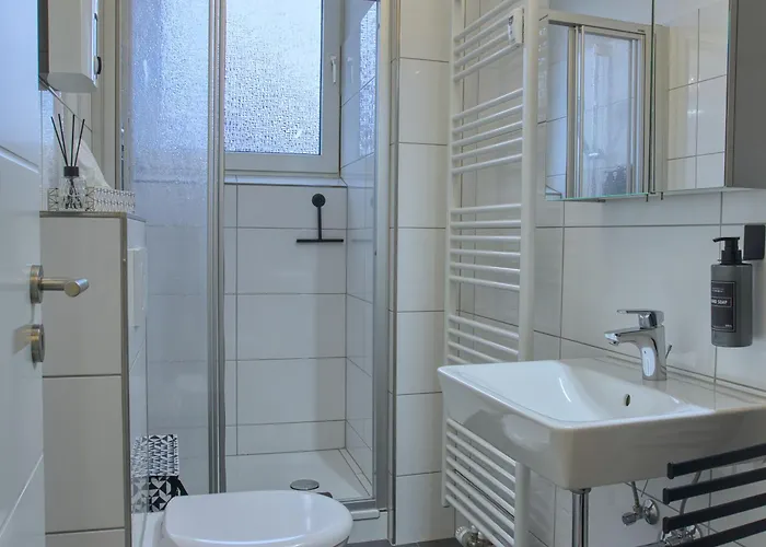 Japandi Stil Nahe Dus,bahn Fuer Business Und Familien * Kaarst