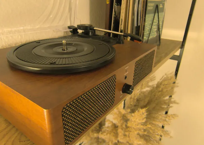 Japandi Stil Nahe Dus,bahn Fuer Business Und Familien