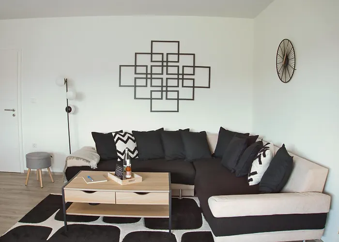 Japandi Stil Nahe Dus,bahn Fuer Business Und Familien * Kaarst