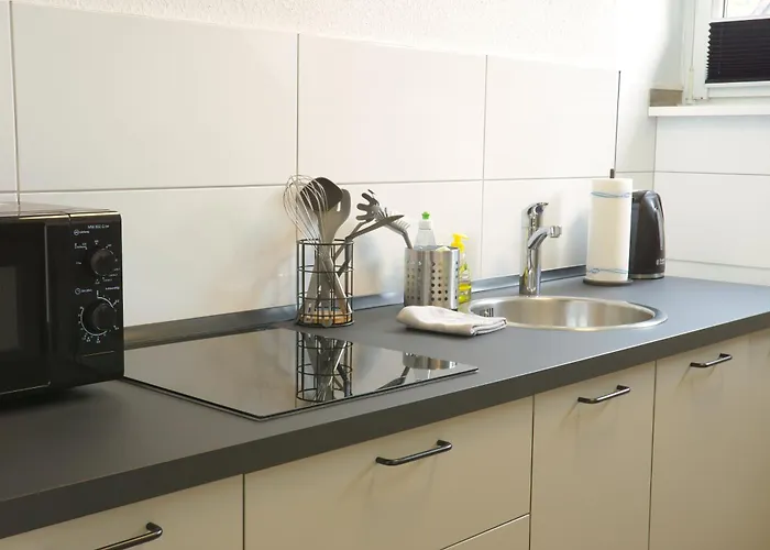 Japandi Stil Nahe Dus,bahn Fuer Business Und Familien Appartement